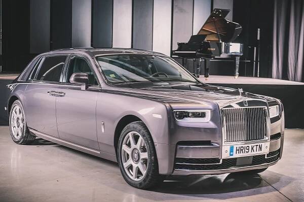 Co má společné nejluxusnější auto světa s českými klavíry? Tradici, řemeslnou kvalitu a klasickou techniku v té nejlepší formě. Nejen o tom je Rolls-Royce Phantom
