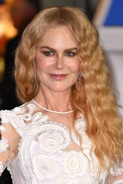 Nicole Kidman with curly hair. 