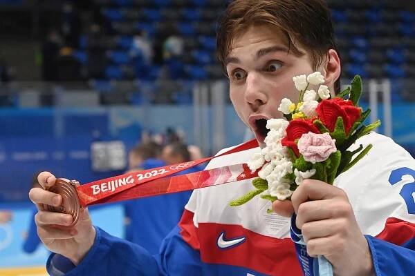 Slovensko má superstar. Slafkovský pilně objížděl kempy, teď vystřílel olympijský bronz