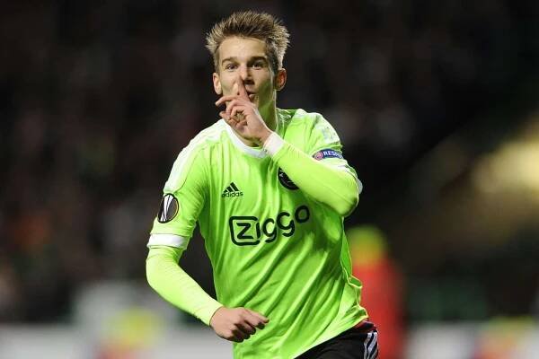  1. Václav Černý (Ajax Amsterdam) Věk : 18 let, 1 měsíc a 9 dní  Zápas : Celtic Glasgow –  Ajax Amsterdam  (1:2)  Datum : 26. listopadu 2015