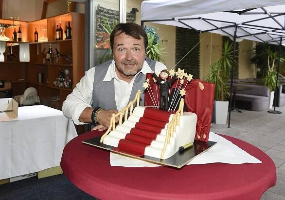 Moderátor Vlasta Korec slavil 50 ve velkém stylu, ale stále jako ženáč: S manželkou se přitom rozešli už před 4 lety