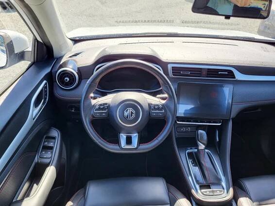 MG ZS 1.0 TGI 82kW automat EXCLUSIVE