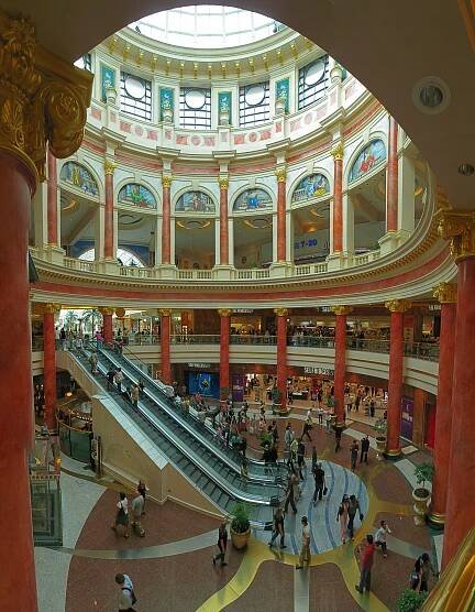 File:Trafford Centre escalators.jpg - Wikimedia Commons