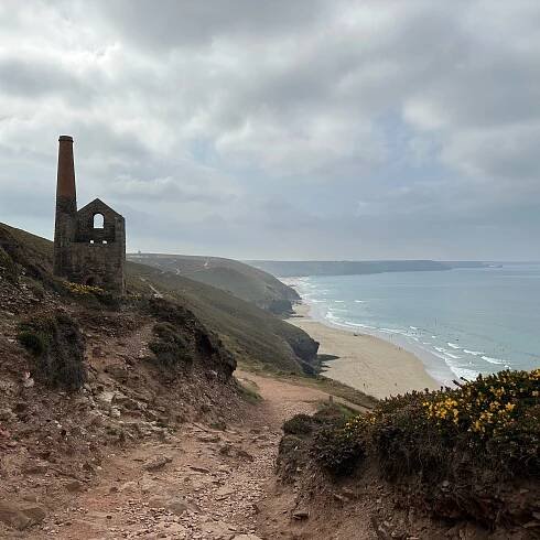 Embracing the Journey: A Coastal Run and Its Inspiration – AGNETA BUGYTE