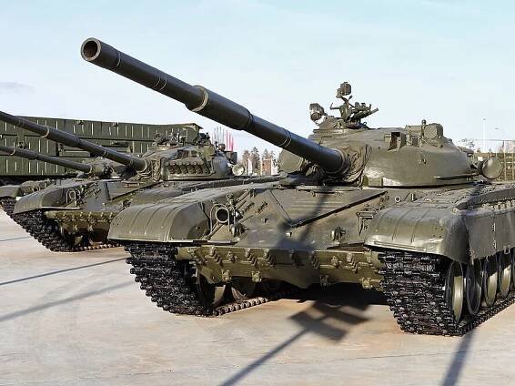 Rusové mění tanky T-72 na improvizované APC: Inovace, nebo zoufalství?