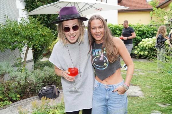 FOTO: Aneta Vrzalová společně s ex přítelem zpěvákem Vojtou Drahokoupilem. – stránka 1