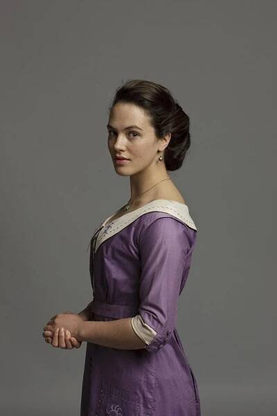 Krásná Lady Sybil ze seriálu Panství Downton se vdala. A rovnou i oslavila narozeniny