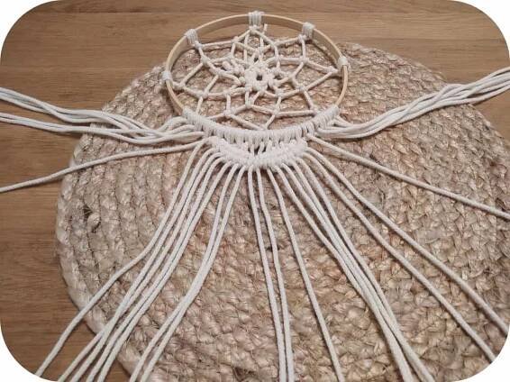 Macrame lapac snu s pericky 93