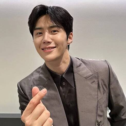 Kim Seon Ho 16