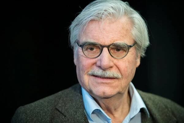 Zomrel Peter Simonischek, rakúsky herec si zahral aj v Šulíkovom filme Tlmočník