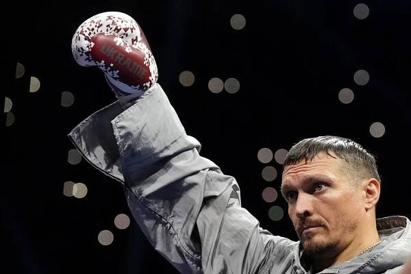 Box: Oleksandr Usyk knockoutoval Duboisa, je absolútnym šampiónom | SPORTNET
