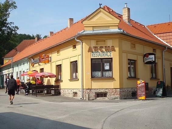 Restaurace a pizzerie Archa Boršov nad Vltavou | Apetee