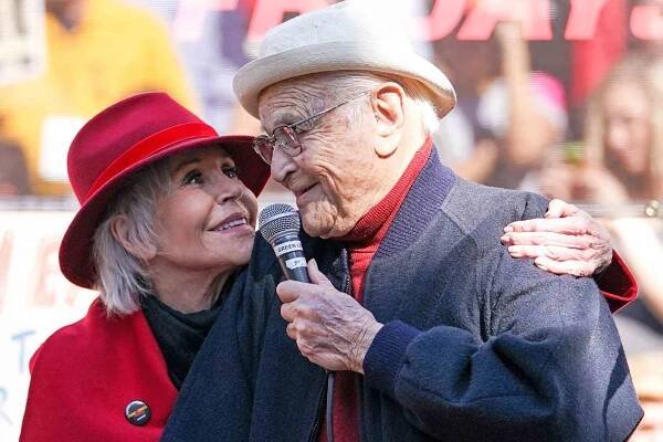 Jane Fonda and Norman Lear participate in Jane Fonda's Fire Drill Friday at Los Angeles City Hall on February 07, 2020 in Los Angeles, California.