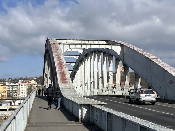 Uzavírka Benešova mostu v Ústí nad Labem ovlivní dopravu. Co se změní?