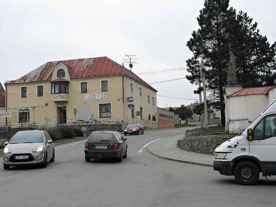 V městysi o obchvat usilují dlouhou řadu let, navíc počet aut projíždějících přes Nové Veselí rok od roku stoupá.