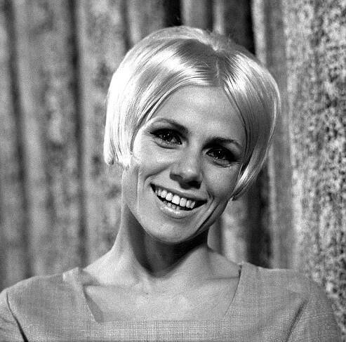 Slovenská Twiggy v minisukni. Talentovaná zpěvačka (32) podlehla rakovině