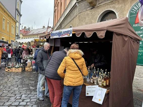 Trhy na Českobratrském náměstí v Mladé Boleslavi 8. prosince 2024.