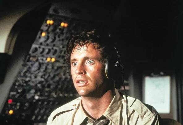 Robert Hays in Pripoutejte se, prosím! (1980)