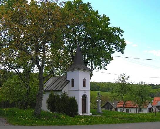 Rokytnice - Kochavec, kaple z roku 1910, kříž z roku 1960 - Chapel and cross
