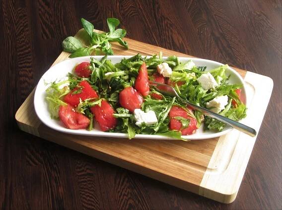 Jak připravit salát s vodním melounem a feta sýrem | recept na letní salát