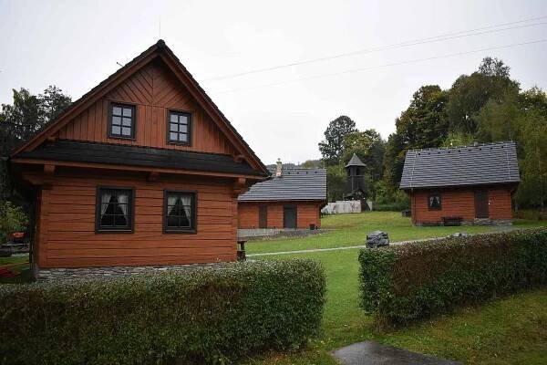 Dušan Juřík v Sobotíně - Rudolticích vybudoval a provozuje Rybářskou baštu.