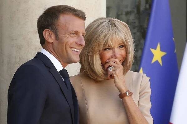 Emmanuel Macron spolu se svou manželkou Brigitte žalují americkou novinářku. 