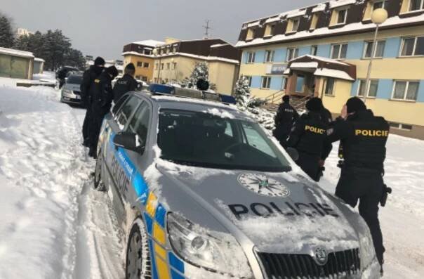 VIDEO: Zátah na ubytovny. Policisté zadrželi dvě osoby v celostátním pátrání