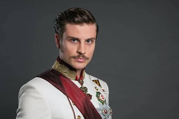 Sisi - Promo - Jannik Schümann
