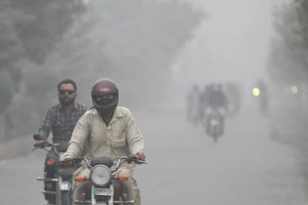 FOTO: Pákistán přikryla smogová deka, je vidět i z vesmíru
