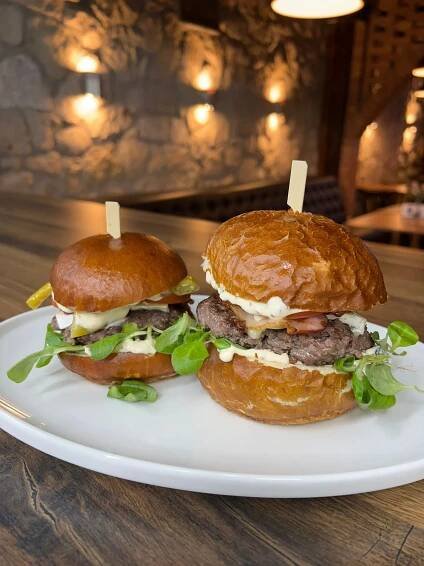 Otevřené vouchery do Daniel's Pub & Burger: 250 či 500 Kč na burgery, pizzu, tortily i nápoje
