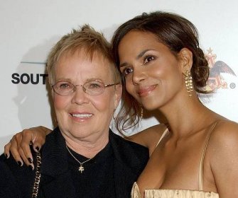 Halle Berry and Judith Ann Hawkins in Hollywood, California in 2007 | Source: Getty Images