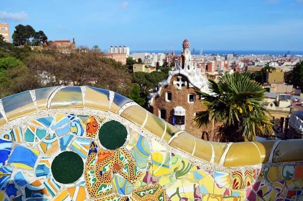 File:Parque Guell - Barcelona.jpg