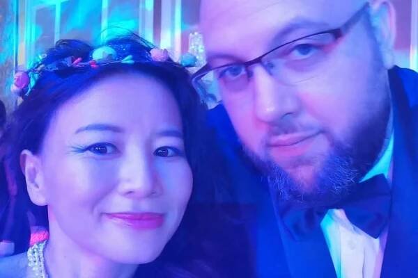 Cloe up of Cheng Lei and Nick Coyle smiling.