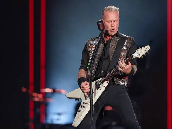 James Hetfield Performing
