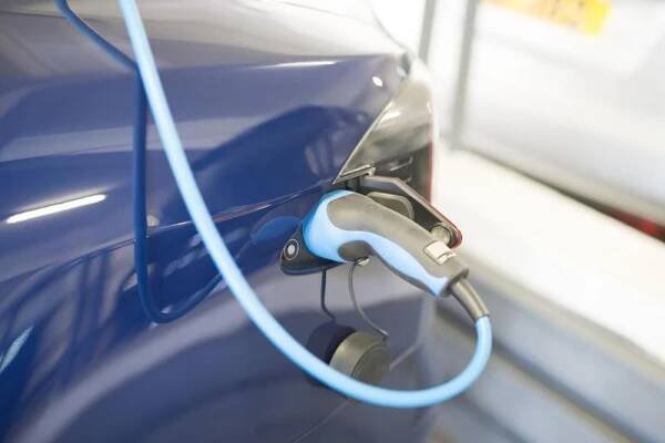 Plug in hybrid: Co to je a jak takové auto funguje? - Portál řidiče