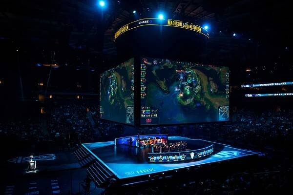 I Went to a Massive E-Sports Tournament and Was Blown Away