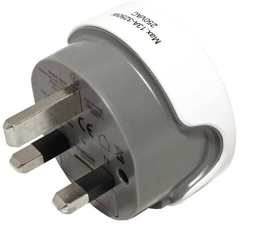 Univerzální cestovní adaptér 230V -> UK