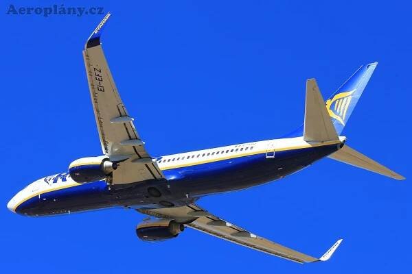 Boeing 737-8AS - EI-EFZ