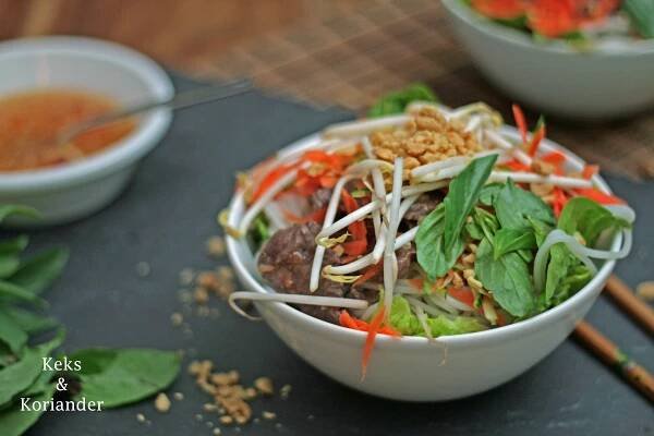 Vietnamesischer Reisnudelsalat: Bun Bo Nam Bo - Keks & Koriander