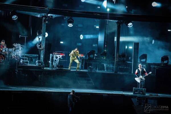 Nejdřív ohně a konfety, pak Rammstein poklekli před Prahou - magazin.promuziku.cz 