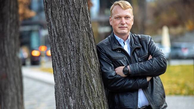 „Slunce neposílá faktury,“ říká Martin Hausenblas, který na střechu firmy nainstaloval fotovoltaickou elektrárnu