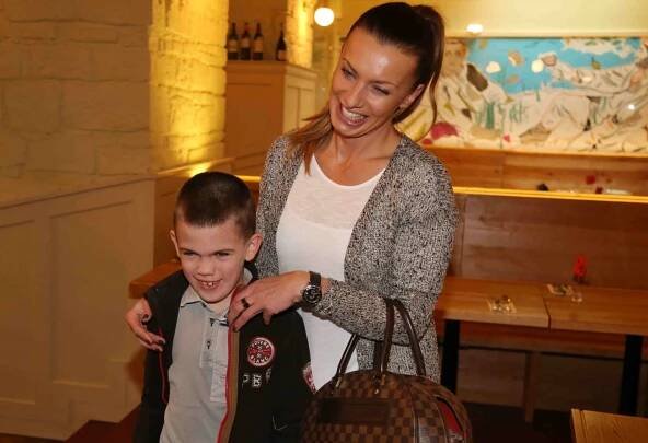 Alice Bendová se synem Vaškem