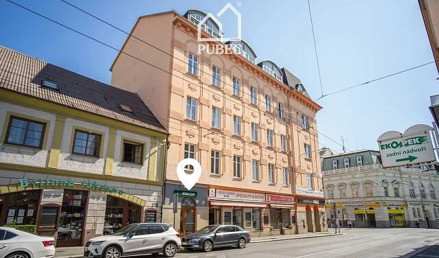 Hudební klub (vinárna) přímo na křižovatce U Práce v centru města Plzně | Reality.iDNES.cz 