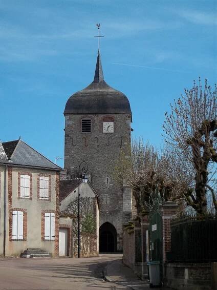 File:L'église de Villiers-Saint-Benoît (89130), France.JPG - Wikimedia Commons