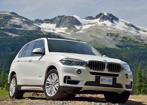 Složité lichoběžníkové nápravy vpředu a pětiprvek vzadu jsou častým důvodem odstávky BMW X5, které se s indexem 184 umístilo 12. Zazlobit umí také elektrika a 8stupňová převodovka Steptronic. Opět jde auta s nájezdem okolo 100 tisíc km a šesti let věku.