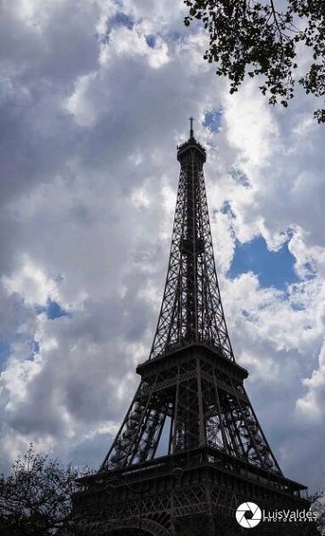 Eiffel Tower – Luis Valdés