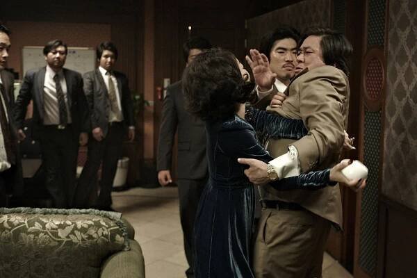Hyeon-joong Kang, Min-sik Choi - Bumchoiwaui junjaeng : nabbeunnomdeul jeonsungshidae - Z filmu
