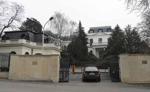 Náměstí Borise Němcova. Ruské velvyslanectví mění adresu. Provokuje Praha?