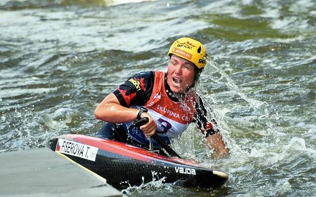 Další zlato navzdory krvavému zranění. Fišerová ovládla v Troji i extrémní slalom