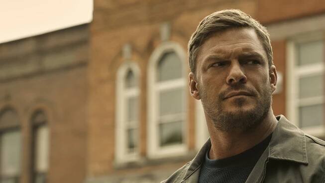 Reacher - Season 2 - Bankomat - Z filmu - Alan Ritchson